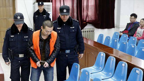 Một người đàn ông họ Wang tại tòa án Tây An, tỉnh Thiểm Tây vào tháng 3/2014 vì tội buôn bán nội tạng người bất hợp pháp
