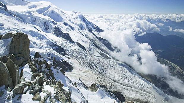 Núi Mont Blanc, nơi ông Daniel Roche tìm thấy nhiều trang sức quý