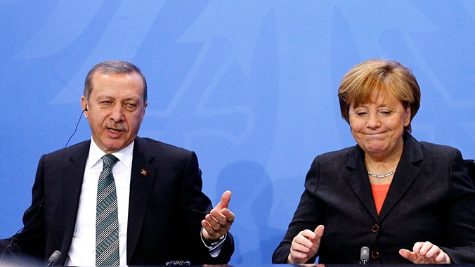 Thủ tướng Thổ Nhĩ Kỳ Tayyip Erdogan (trái) và Thủ tướng Đức Angela Merkel
