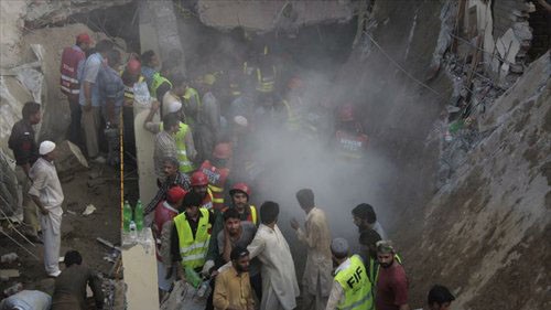 Hiện trường vụ sập mái nhà thờ ở Pakistan hôm 9/9
