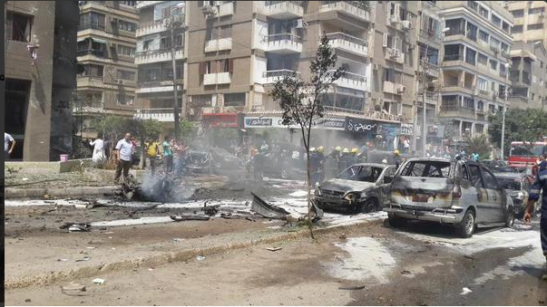 Hiện trường vụ đánh bom vào đoàn xe của trưởng công tố Ai Cập.