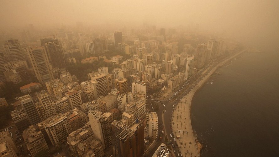 Thủ đô Beirut, Lebanon chìm trong bão cát
