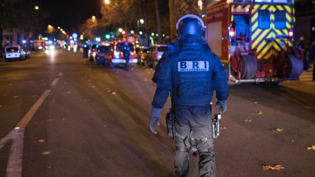 Cảnh sát Pháp tại hiện trường vụ tấn công ở nhà hát Bataclan hôm 13/11/2015