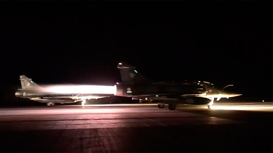 Một chiến đấu cơ của Pháp tham gia không kích IS tại Syria. Ảnh: RT