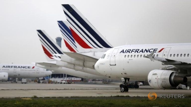 Hai máy bay của Air France phải chuyển hướng và hạ cánh khẩn vì bị dọa đánh bom
