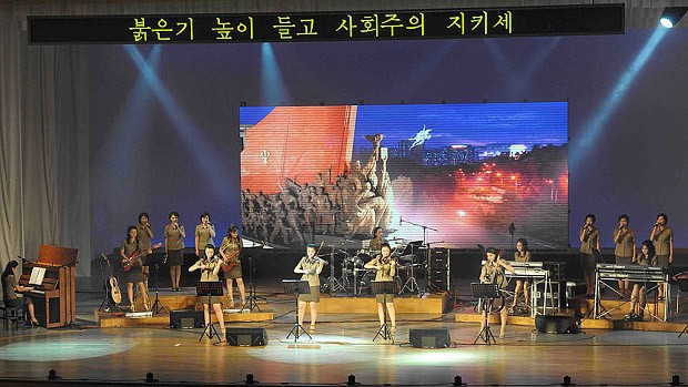 Nhóm nhạc Moranbong trong một buổi biểu diễn ở Bình Nhưỡng 