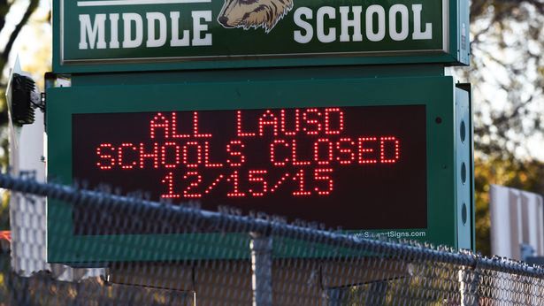 Bảng thông báo đóng cửa toàn bộ trường học ở Los Angeles