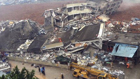 Hiện trường vụ lở đất kinh hoàng chôn vùi 22 tòa nhà