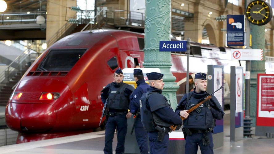 Cảnh sát Pháp tại một ga tàu 