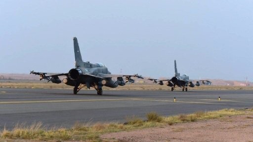 Chiến đấu cơ của UAE hạ cánh xuống một sân bay của Saudi Arabia sau một cuộc không kích ở Yemen năm 2015