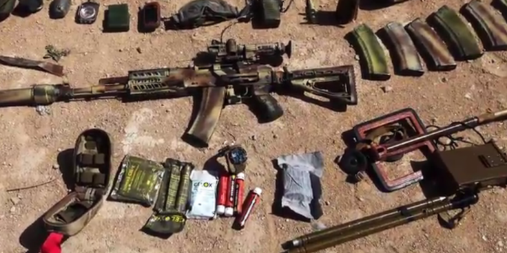 Các vật dụng được cho là của cố vấn quân sự người Nga bị IS giết hại