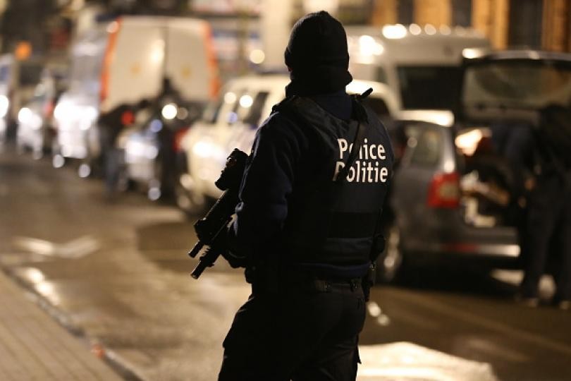 Cảnh sát tham gia cuộc đột kích tối ngày 24/3 ở Brussels, Bỉ