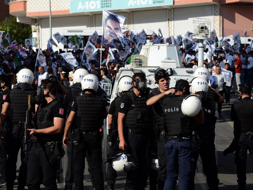 Cảnh sát chống bạo động ở Diyarbakir