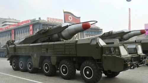 Tên lửa Triều Tiên xuất hiện trong một lễ duyệt binh.