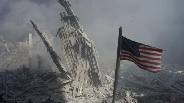 Đống đổ nát sau vụ khủng bố 11/9/2001.