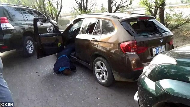 Một nghi phạm bị bắn chết trong xe BMW