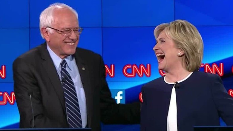 Ông Bernie Sanders hứa sẽ sát cánh cùng bà Hillary Clinton trong cuộc chạy đua vào Nhà Trắng