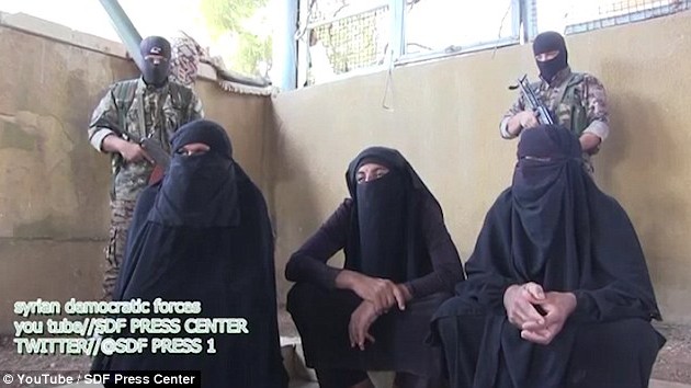 Ba chiến binh giả gái bị Lực lượng Dân chủ Syria bắt giữ