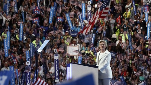 Bà Hillary Clinton phát biểu trong phiên bế mạc Đại hội đảng Dân chủ diễn ra tại Philadelphia, bang Pennsylvania.