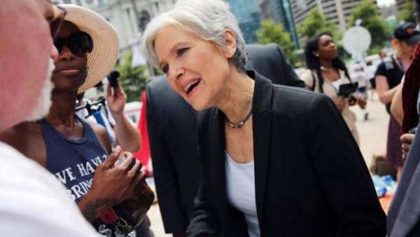Ứng viên Tổng thống Mỹ của đảng Xanh Jill Stein bị tòa án quận Morton, bang North Dakota phát lệnh bắt giữ
