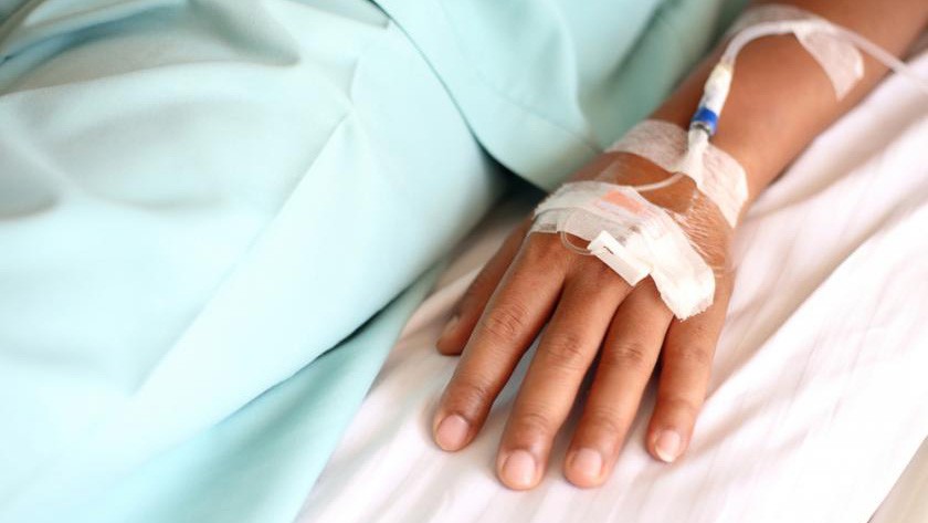 Cảnh sát nghi ngờ hung thủ bơm hóa chất khử trùng vào dịch truyền tĩnh mạch khiến 2 bệnh nhân lớn tuổi thiệt mạng 