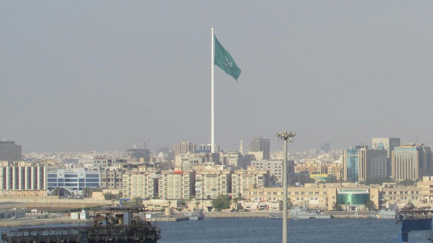 Arab Saudi đổi lịch để cắt giảm thâm hụt ngân sách