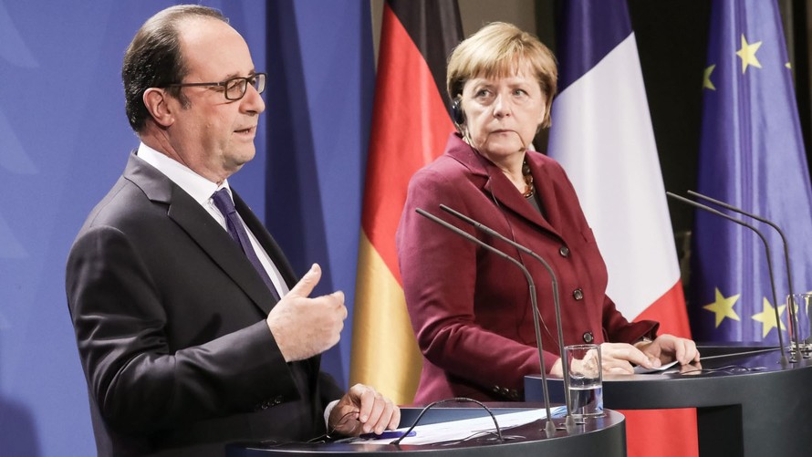 Tổng thống Pháp Francois Hollande cùng Thủ tướng Đức Angela Merkel trong cuộc họp báo chung ở Berlin. 
