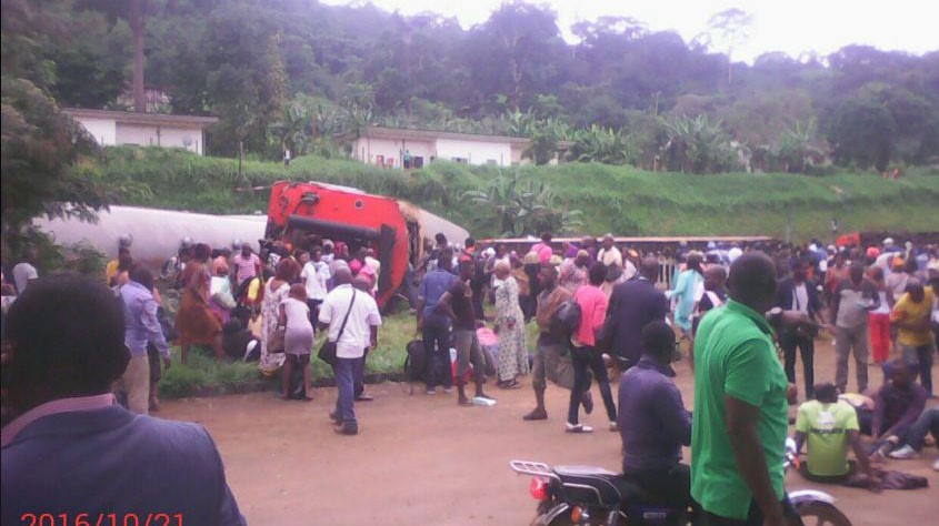 Hiện trường vụ tai nạn tàu ở Cameroon.