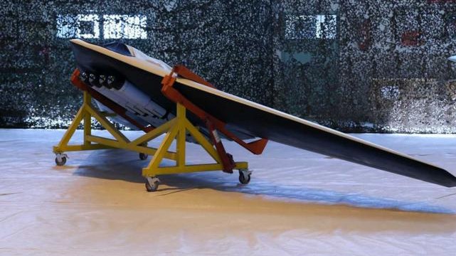 Chiếc UAV tấn công cảm tử đầu tiên trên thế giới được Iran ra mắt hôm 26/10