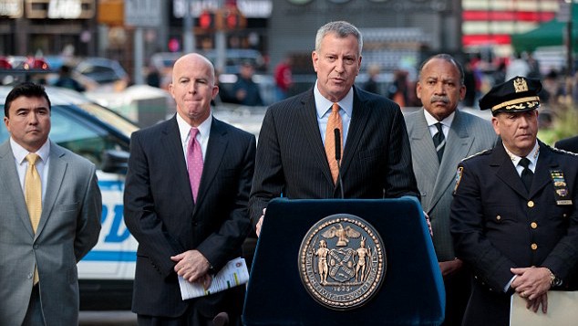 Thị trưởng New York Bill de Blasio tuyên bố thành phố sẽ triển khai 5.000 cảnh sát đảm bảo an ninh dịp bầu cử