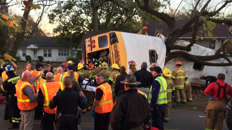 Hiện trường vụ tai nạn xe bus khiến 6 học sinh thiệt mạng ở Mỹ