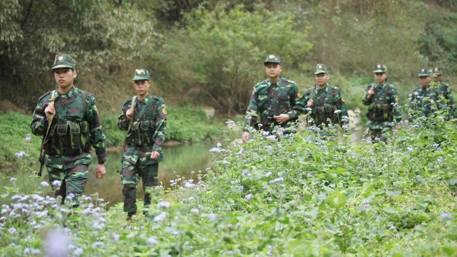 Chiến sĩ biên phòng Lạng Sơn tuần tra bảo vệ chủ quyền an ninh biên giới 