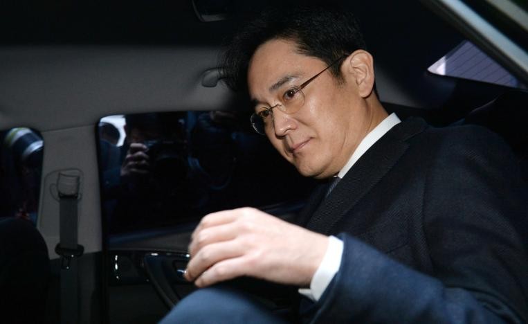 Phó Chủ tịch Tập đoàn Samsung, ông Jay Y.Lee, vừa chính thức bị bắt giữ.