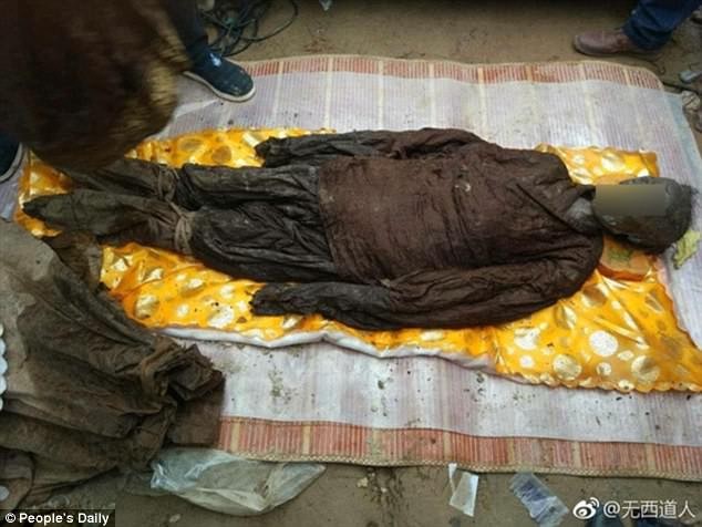 Xác ướp 500 năm tuổi còn nguyên vẹn mới được phát hiện tại một công trình xây dựng ở Trung Quốc.