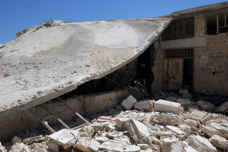 Cảnh hoang tàn ở thị trấn Khan Sheikhoun, Idlib, Syria hôm 5/4.