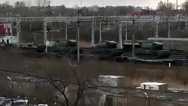 Một đoàn tàu của Nga chở xe tăng tới biên giới Triều Tiên 
