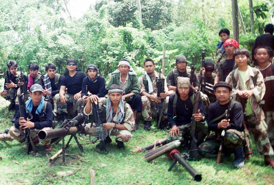 Một số thành viên của nhóm phiến quân Abu Sayyaf ở Philippines.