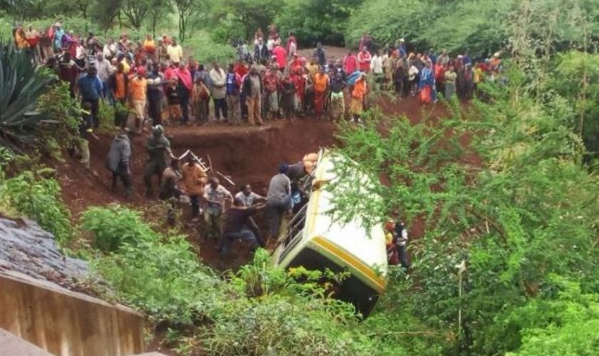 Hiện trường vụ tai nạn xe bus ở Tanzania.