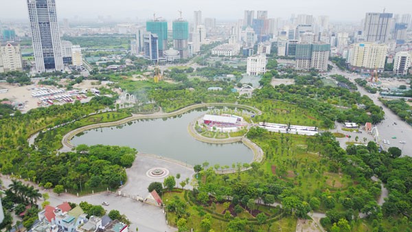 Sau 20 năm thành lập, quận Cầu Giấy đã trở thành trung tâm kinh tế - văn hoá - giáo dục của Hà Nội