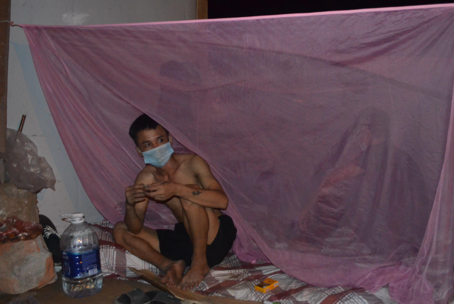 Dịch đẩy nhiều lao động tự do mắc kẹt ở Hà Nội ra ngủ gầm cầu, nhặt rác kiếm sống