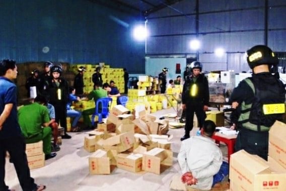Đột kích xưởng làm giả nước ngọt thương hiệu nổi tiếng ngay trung tâm Biên Hòa