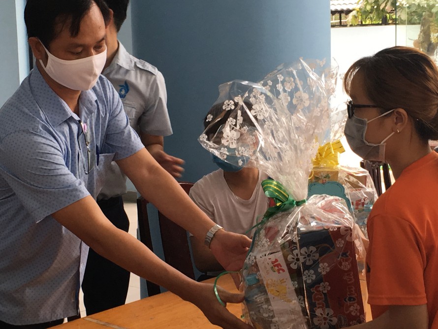 Hội Sinh viên Đồng Nai thăm và tặng quà cho sinh viên không về quê 