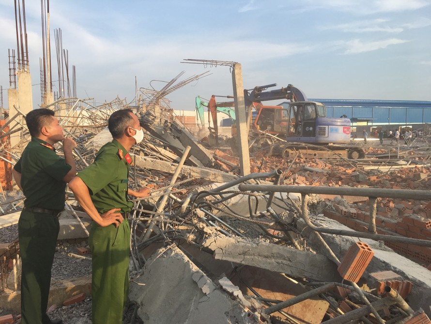 Khởi tố vụ sập tường đang thi công khiến 10 người chết ở Đồng Nai
