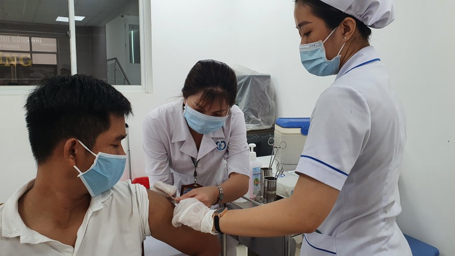 Gần 20 nhân viên y tế tại Đồng Nai dương tính SARS-CoV-2, nguy cơ thiếu nguồn nhân lực 