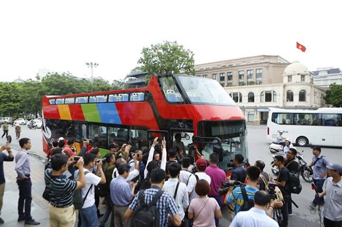 Xe buýt hai tầng của Tổng Cty Vận tải Hà Nội chạy thử nghiệm ngày 30/6