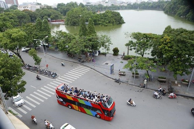 Xe buýt 2 tầng chạy thử nghiệm tại Hà Nội. Tác giả: Như Ý