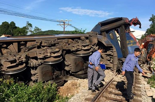 Vụ tai nạn đường sắt tại Quảng Bình khiến giao thông đường sắt đình trệ nhiều giờ liền