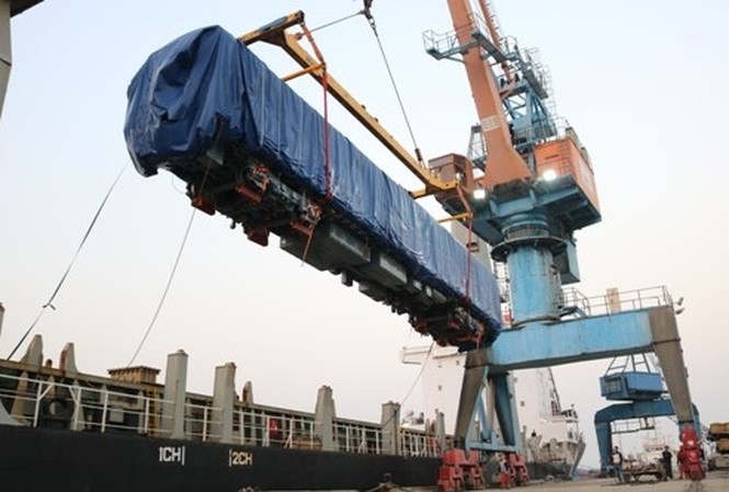 Một toa tàu dự án Cát Linh - Hà Đông được vận chuyển qua cảng Hải Phòng