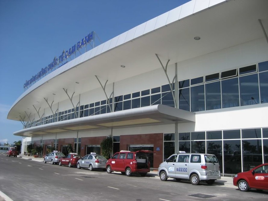 Sân bay Cam Ranh - một trong những địa điểm xảy ra tình trạng chèo kéo khách đi taxi qua điện thoại phố biến nhất