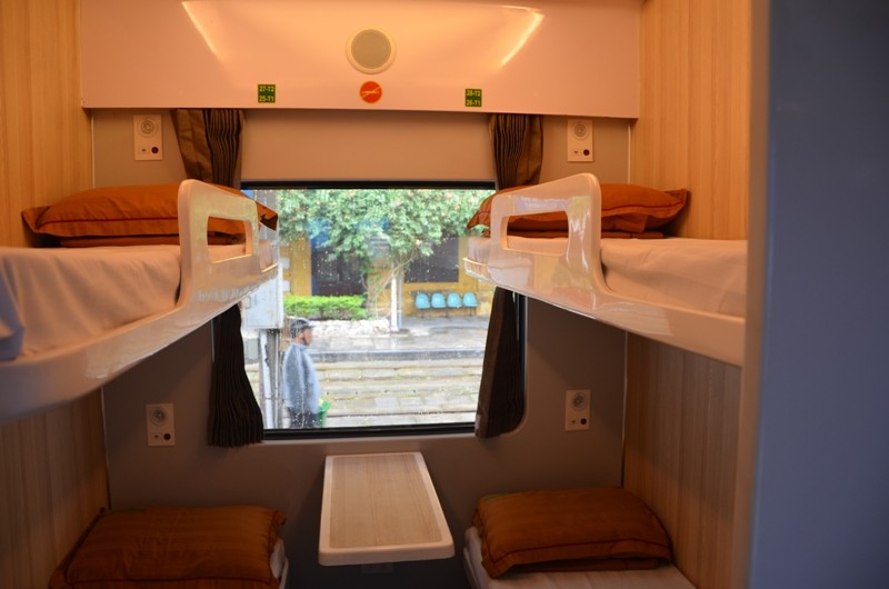 Khoang giường nằm mới đóng có sạc pin điện thoại của Tổng Cty Đường sắt Việt Nam 